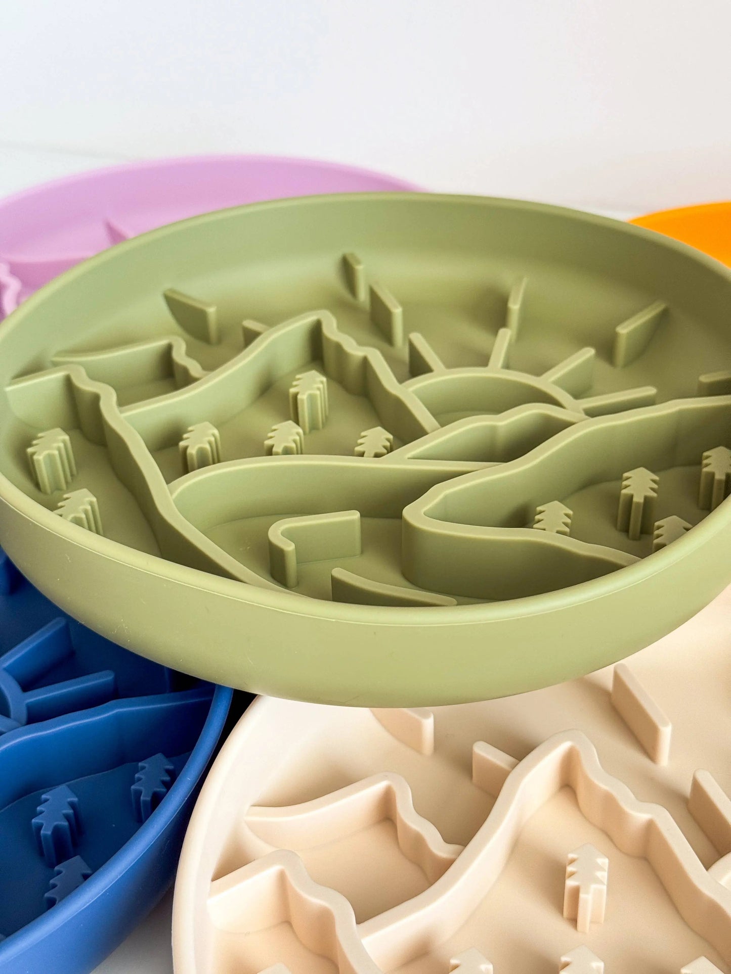 Bjerg og natur Slowfeeder skål/slikkemåtte m. sugekop til hunde og katte - Dapple